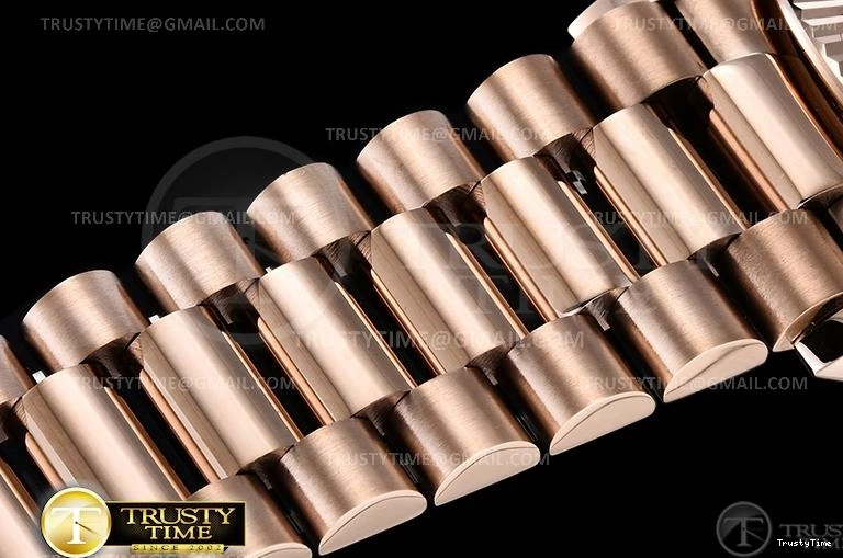 1119 RDD0223A – DayDate 36mm Packable 702